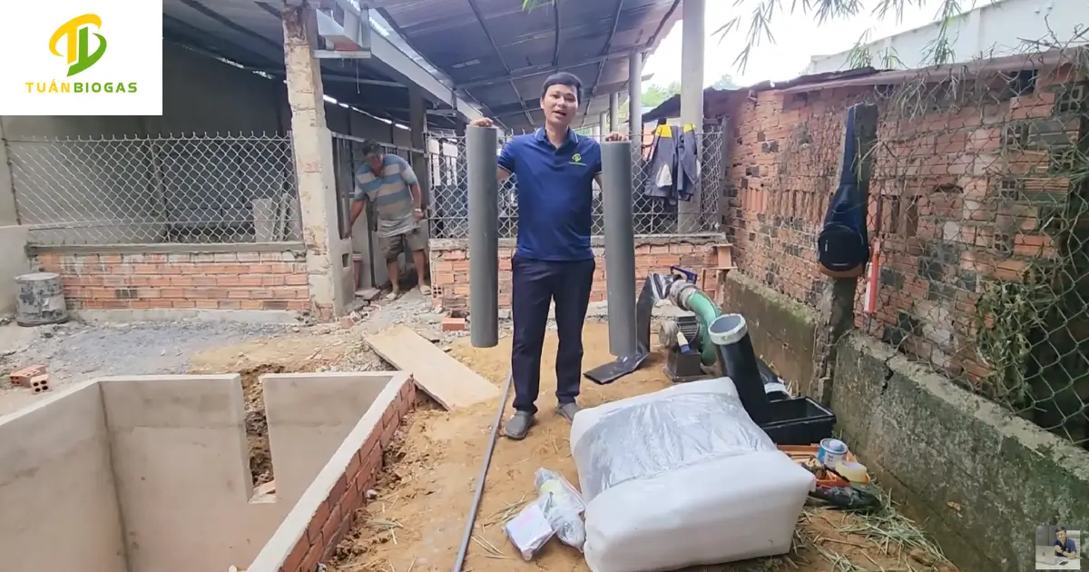 Vật tư ống PVC và keo dán cần chuẩn bị để lắp đặt túi biogas 50 khối