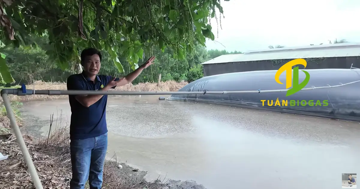 Đấu nối đường ống dẫn khí biogas từ túi về đến bếp nấu