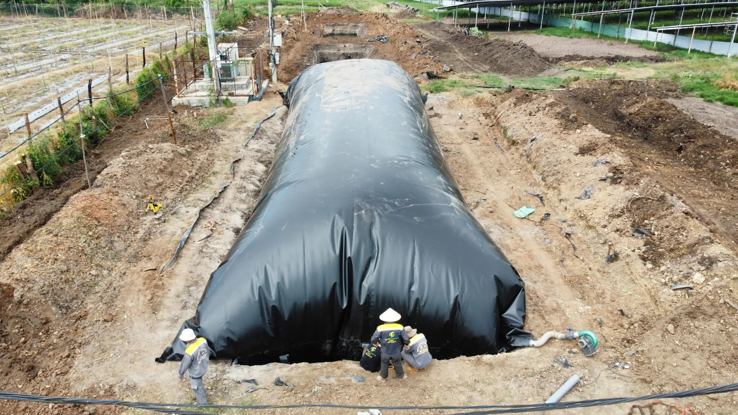 Túi biogas được sản xuất vừa khít với hố sau khi đo kích thước chính xác tại Hà Tĩnh